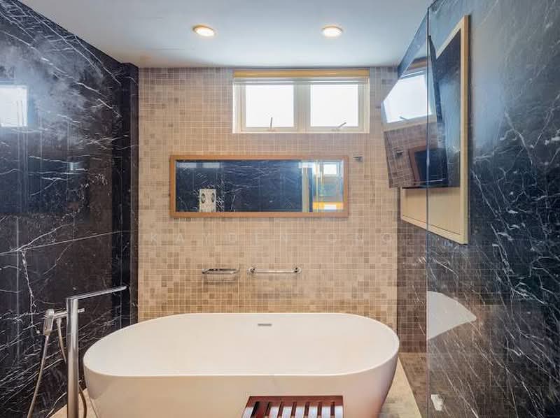 Homes at Eastwood Place, 8 Eastwood Place, 6 Bedrooms, 5,200 sqft, Terraced House For Sale, by Kayden Ong, 500229608 - Bathroom - PropertyGuru.com.sg
