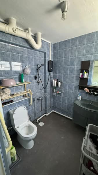 382 Tampines Street 32, 382 Tampines Street 32, 4 Bedrooms, 1,356 sqft, HDB Flat For Rent, by Linda Yang (杨凌云), 500229649 - Bathroom - PropertyGuru.com.sg