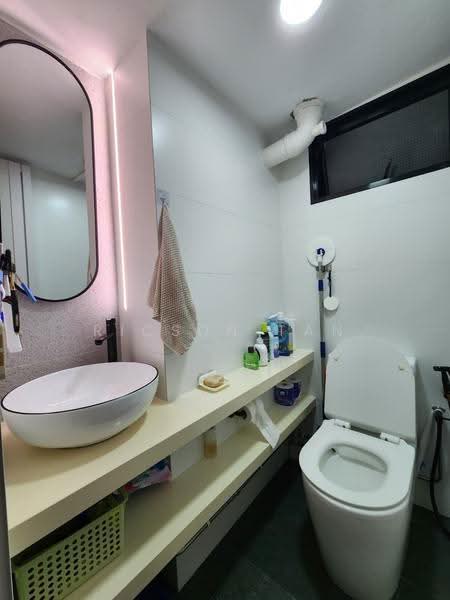 64 Kallang Bahru, 64 Kallang Bahru, Balestier / Toa Payoh, 2 Bedrooms, 699 sqft, HDB Flat For Sale, by Ricson Tan, 500229664 - Bathroom - PropertyGuru.com.sg
