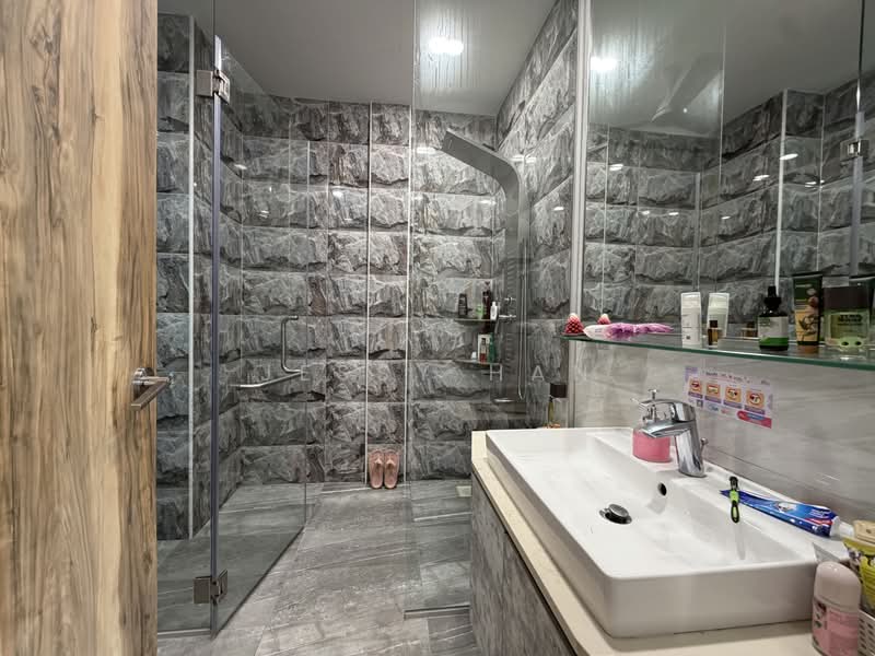 Seletar Hills Estate, Saraca Road, 8 Bedrooms, 14,000 sqft, Detached House For Sale, by Jessy Han, 500229665 - Bathroom - PropertyGuru.com.sg