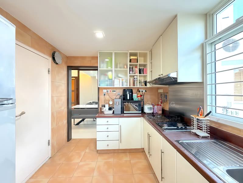 Casablanca, 25 Rosewood Drive, 2 Bedrooms, 926 sqft, Condominium For Sale, by Venelyn Ong, 500229675 - Kitchen - PropertyGuru.com.sg