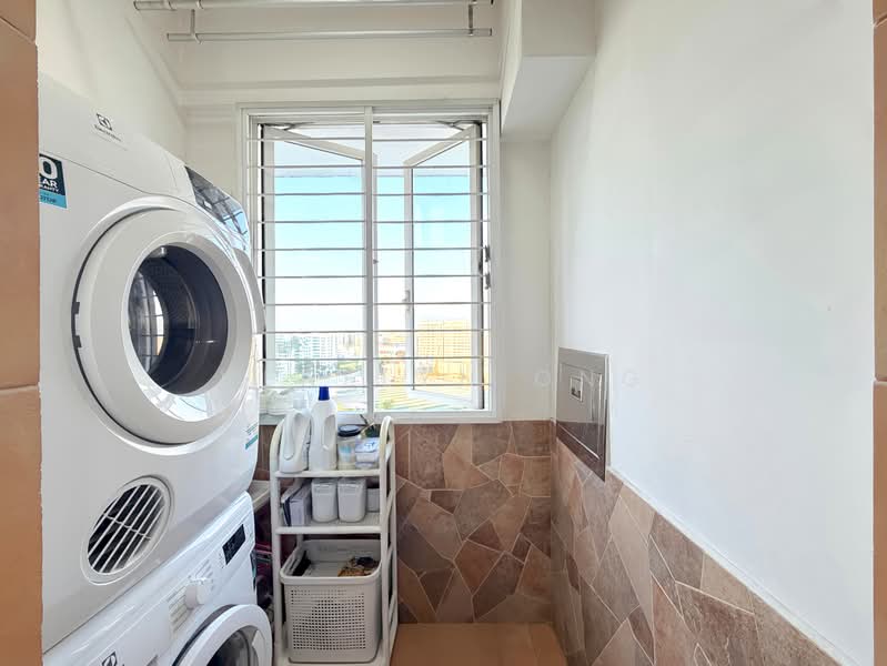 Casablanca, 25 Rosewood Drive, 2 Bedrooms, 926 sqft, Condominium For Sale, by Venelyn Ong, 500229675 - Yard - PropertyGuru.com.sg