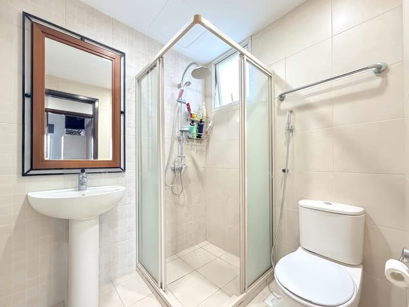 Casablanca, 25 Rosewood Drive, 2 Bedrooms, 926 sqft, Condominium For Sale, by Venelyn Ong, 500229675 - Common Bathroom - PropertyGuru.com.sg