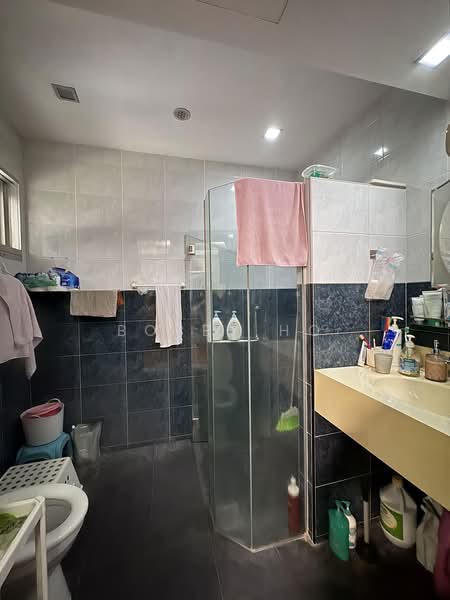 362 Woodlands Avenue 5, 362 Woodlands Avenue 5, 5 Bedrooms, 1,550 sqft, HDB Flat For Rent, by Bobby Ho, 500229677 - Bathroom - PropertyGuru.com.sg