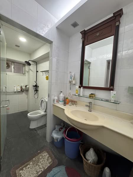 362 Woodlands Avenue 5, 362 Woodlands Avenue 5, 5 Bedrooms, 1,550 sqft, HDB Flat For Rent, by Bobby Ho, 500229677 - Bathroom - PropertyGuru.com.sg