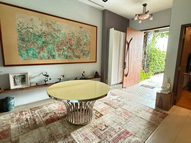 DUNBAR/FRANKEL DESIGNER HOUSE. 1KM TAONAN SCH. BRIGHT & AIRY, FRANKEL, DUNBAR WALK, COLDSTREAM, ROSEBURN, GREENFIELD, 6 Bedrooms, 5,900 sqft, Semi-Detached House For Sale, by Chong Chen Nam, 500229683 - Entrance - PropertyGuru.com.sg