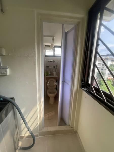 6 Hougang Avenue 3, 6 Hougang Avenue 3, 2 Bedrooms, 635 sqft, HDB Flat For Rent, by Bryan Neo, 500229695 - Bathroom - PropertyGuru.com.sg