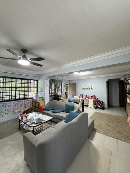132 Choa Chu Kang Avenue 1, 132 Choa Chu Kang Avenue 1, 3 Bedrooms, 1,119 sqft, HDB Flat For Sale, by Sham Misbah, 500229696 - Living Room - PropertyGuru.com.sg