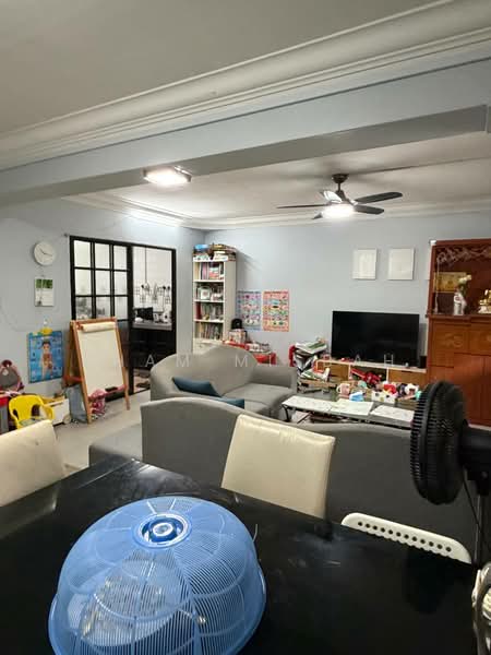 132 Choa Chu Kang Avenue 1, 132 Choa Chu Kang Avenue 1, 3 Bedrooms, 1,119 sqft, HDB Flat For Sale, by Sham Misbah, 500229696 - Living Room - PropertyGuru.com.sg