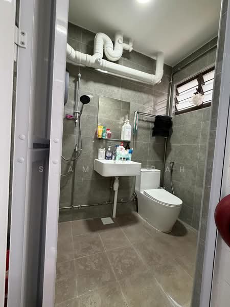 132 Choa Chu Kang Avenue 1, 132 Choa Chu Kang Avenue 1, 3 Bedrooms, 1,119 sqft, HDB Flat For Sale, by Sham Misbah, 500229696 - Bathroom - PropertyGuru.com.sg