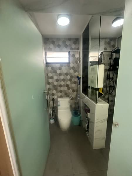 205 Toa Payoh North, 205 Toa Payoh North, 1 Bedroom, 807 sqft, HDB Flat For Rent, by Lina Seah, 500229702 - Toilet - PropertyGuru.com.sg