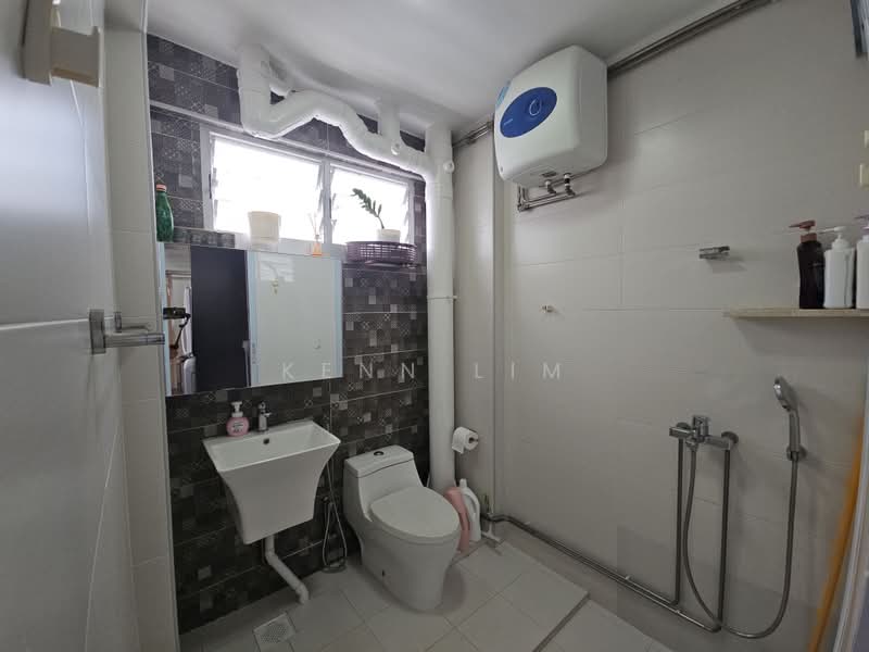 862 Tampines Street 83, 862 Tampines Street 83, 3 Bedrooms, 1,119 sqft, HDB Flat For Sale, by Kenn Lim, 500229719 - Bathroom - PropertyGuru.com.sg