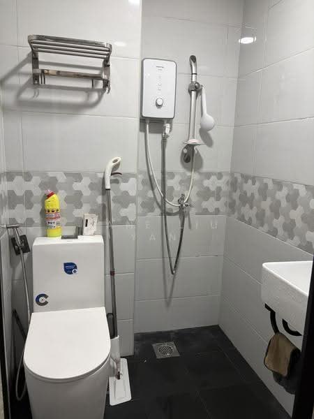 Sims Meadows, 8 Lorong 33 Geylang, Eunos / Geylang / Paya Lebar, 3 Bedrooms, 1,066 sqft, Condominium For Sale, by Jane Liu Yan, 500229720 - Bathroom - PropertyGuru.com.sg