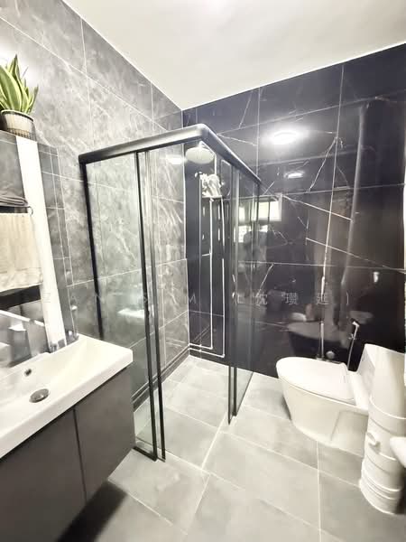 405 Jurong West Street 42, 405 Jurong West Street 42, 3 Bedrooms, 1,690 sqft, HDB Flat For Sale, by Zan Sim (沈瓒延), 500229730 - Bathroom - PropertyGuru.com.sg