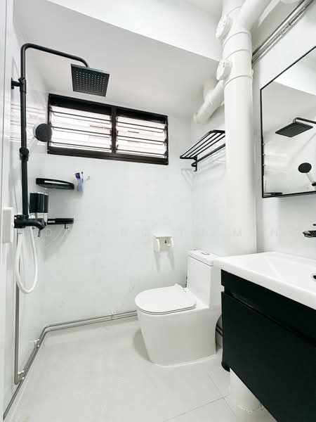 125 Bedok North Road, 125 Bedok North Road, 2 Bedrooms, 893 sqft, HDB Flat For Sale, by Teddy Ng Yu Ming, 500229731 - Bathroom - PropertyGuru.com.sg