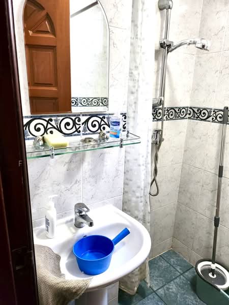 Global Ville, 20 Jalan Raja Udang, 2 Bedrooms, 905 sqft, Condominium For Rent, by Florence Zheng Zhen, 500229739 - Bathroom - PropertyGuru.com.sg