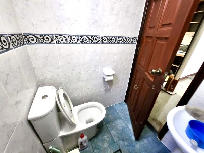 Global Ville, 20 Jalan Raja Udang, 2 Bedrooms, 905 sqft, Condominium For Rent, by Florence Zheng Zhen, 500229739 - Bathroom - PropertyGuru.com.sg