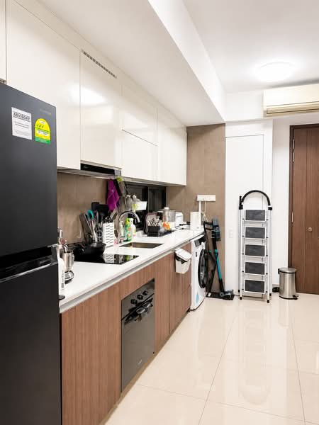 Parc Olympia, 60 Flora Drive, 2 Bedrooms, 883 sqft, Condominium For Rent, by Joyce Lee, 500229740 - Kitchen - PropertyGuru.com.sg