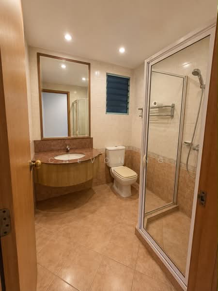 Faber Crest, 50A Faber Heights, 2 Bedrooms, 1,033 sqft, Condominium For Rent, by Chevon Ng, 500229761 - Bathroom - PropertyGuru.com.sg