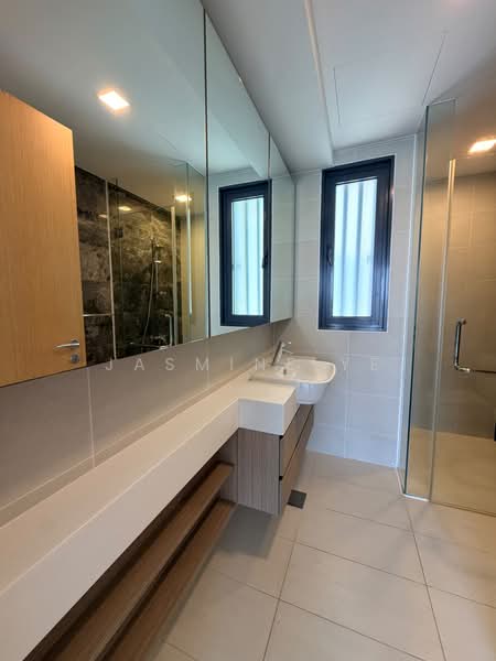 The Lakefront Residences, 46 Lakeside Drive, 4 Bedrooms, 2,422 sqft, Condominium For Sale, by Jasmine Ye, 500229767 - Bathroom - PropertyGuru.com.sg