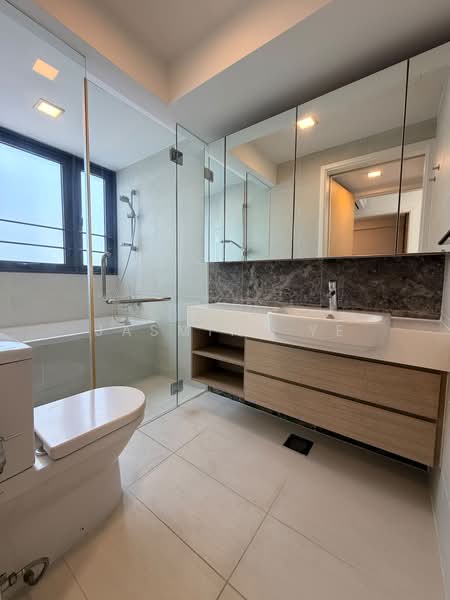 The Lakefront Residences, 46 Lakeside Drive, 4 Bedrooms, 2,422 sqft, Condominium For Sale, by Jasmine Ye, 500229767 - Bathroom - PropertyGuru.com.sg