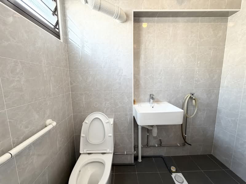 402 Fajar Road, 402 Fajar Road, 3 Bedrooms, 1,119 sqft, HDB Flat For Sale, by Toby Aw, 500229775 - Bathroom - PropertyGuru.com.sg