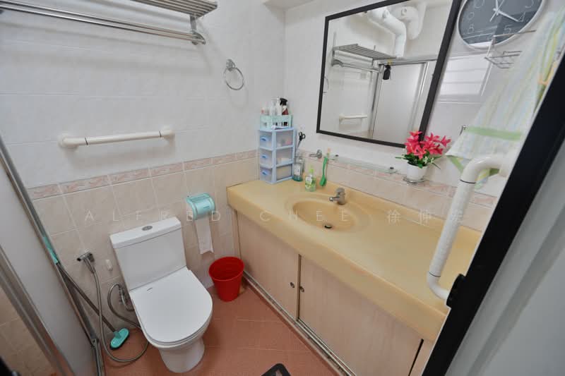 128B Punggol Field Walk, 128B Punggol Field Walk, 3 Bedrooms, 1,184 sqft, HDB Flat For Sale, by Alfred Chee 徐仲宏, 500229777 - Master Bathroom - PropertyGuru.com.sg
