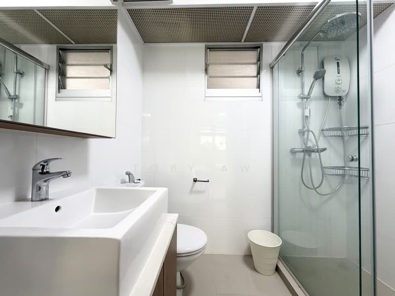 435C Bukit Batok West Avenue 5, 435C Bukit Batok West Avenue 5, 3 Bedrooms, 1,001 sqft, HDB Flat For Sale, by Toby Aw, 500229786 - Bathroom - PropertyGuru.com.sg