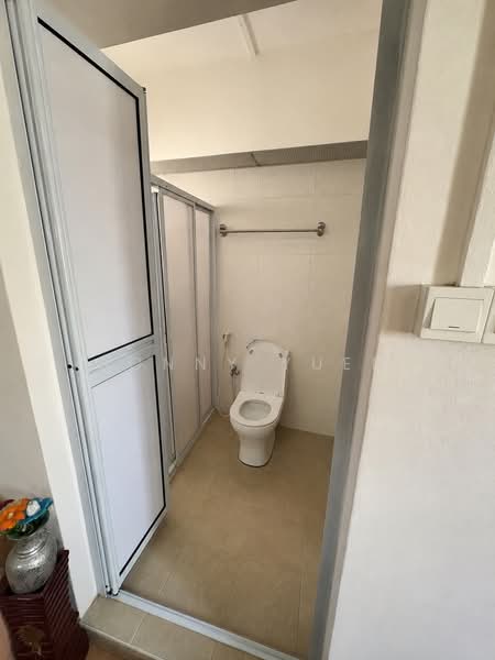 309 Canberra Road, 309 Canberra Road, 3 Bedrooms, 1,291 sqft, HDB Flat For Rent, by Sonny Yuen, 500229798 - Bathroom - PropertyGuru.com.sg