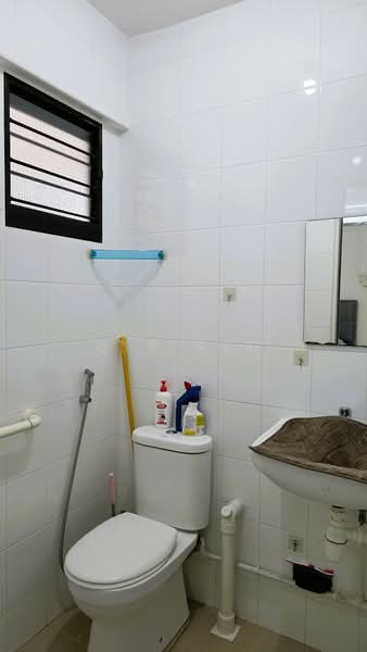 408 Ang Mo Kio Ave 10, 408 Ang Mo Kio Ave 10, 3 Bedrooms, 900 sqft, HDB Flat For Rent, by G B Sze, 500229807 - Bathroom - PropertyGuru.com.sg