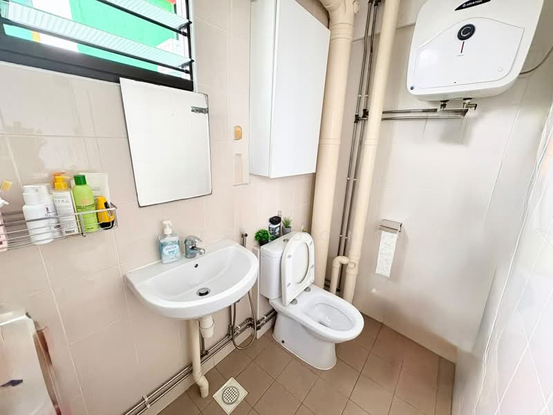 238 Yishun Ring Road, 238 Yishun Ring Road, 3 Bedrooms, 1,345 sqft, HDB Flat For Sale, by Jeff Foong, 500229847 - Bathroom - PropertyGuru.com.sg