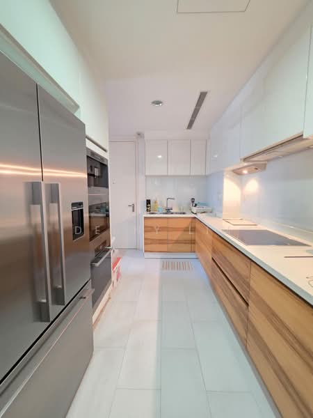 Helios Residences, 15 Cairnhill Circle, 3 Bedrooms, 1,668 sqft, Condominium For Rent, by Denny Lim, 500229881 - Kitchen - PropertyGuru.com.sg