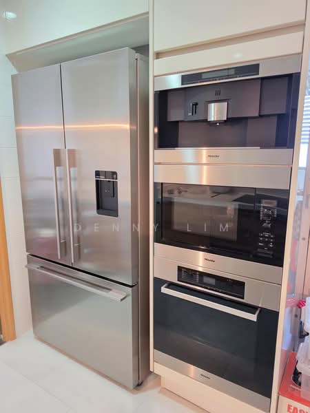 Helios Residences, 15 Cairnhill Circle, 3 Bedrooms, 1,668 sqft, Condominium For Rent, by Denny Lim, 500229881 - Kitchen - PropertyGuru.com.sg