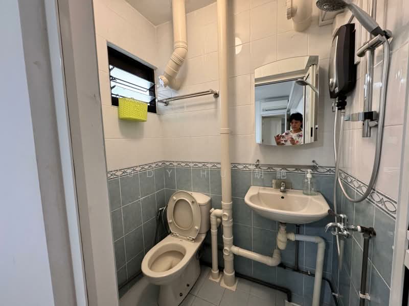 63 Telok Blangah Heights, 63 Telok Blangah Heights, 2 Bedrooms, 785 sqft, HDB Flat For Rent, by Judy Hu 胡艳, 500229892 - Bathroom - PropertyGuru.com.sg