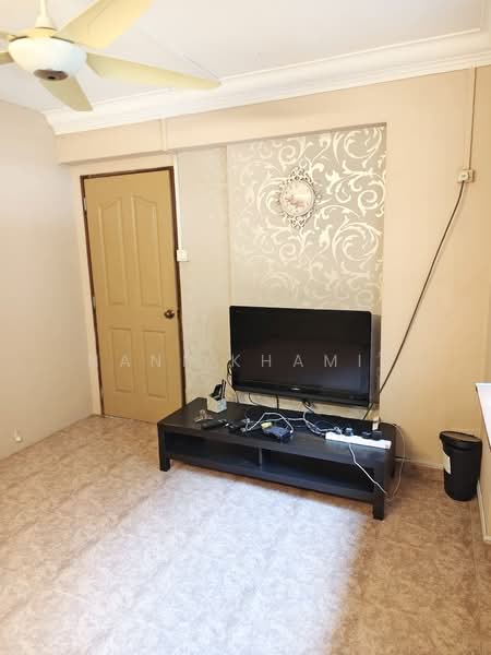 822 Woodlands Street 82, 822 Woodlands Street 82, 4 Bedrooms, 1,388 sqft, HDB Flat For Rent, by Nani Khamis, 500229900 - Living Room - PropertyGuru.com.sg