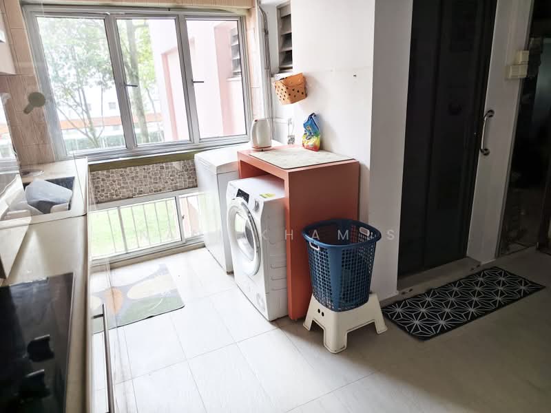 822 Woodlands Street 82, 822 Woodlands Street 82, 4 Bedrooms, 1,388 sqft, HDB Flat For Rent, by Nani Khamis, 500229900 - Kitchen - PropertyGuru.com.sg