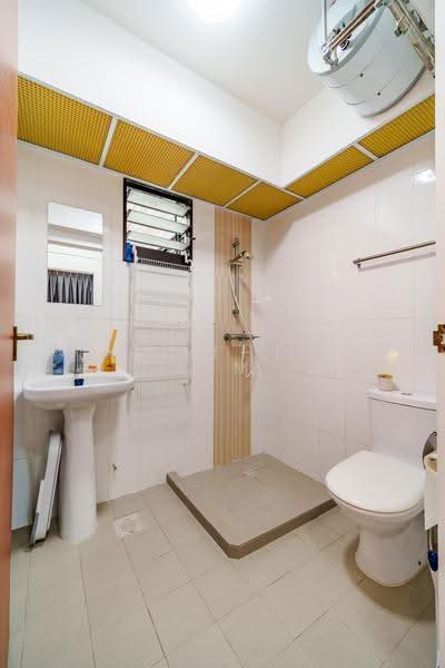 933A Hougang Avenue 9, 933A Hougang Avenue 9, Hougang / Punggol / Sengkang, 3 Bedrooms, 990 sqft, HDB Flat For Sale, by HEATHER LIM, 500229931 - Bathroom - PropertyGuru.com.sg