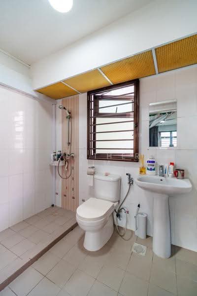 933A Hougang Avenue 9, 933A Hougang Avenue 9, Hougang / Punggol / Sengkang, 3 Bedrooms, 990 sqft, HDB Flat For Sale, by HEATHER LIM, 500229931 - Bathroom - PropertyGuru.com.sg