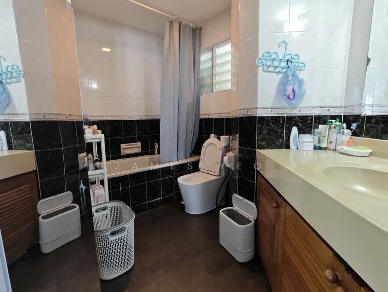 Melville Park, 16 Simei Street 1, 3 Bedrooms, 1,044 sqft, Apartment For Sale, by James Yeo, 500229946 - Bathroom - PropertyGuru.com.sg