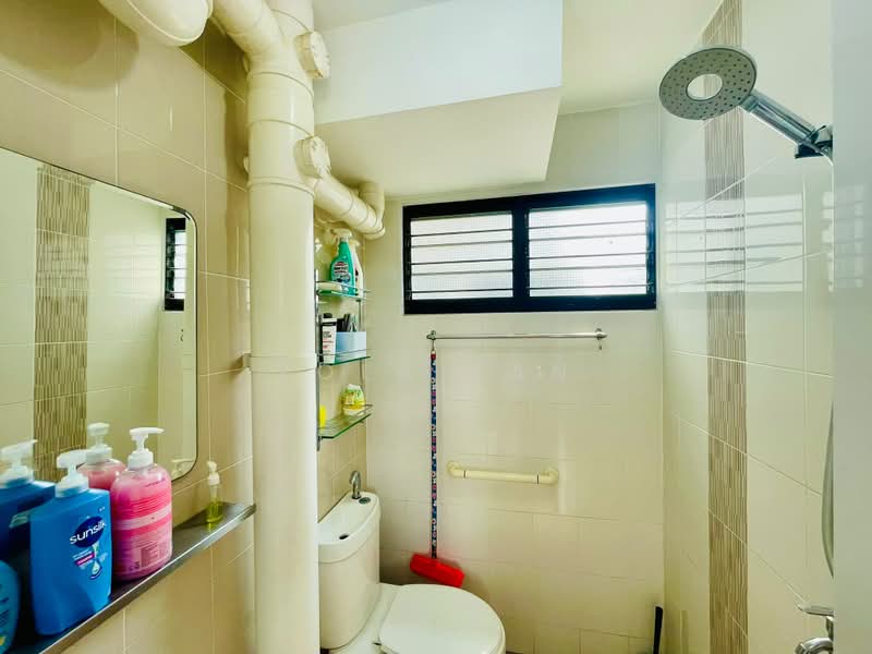 444 Ang Mo Kio Avenue 10, 444 Ang Mo Kio Avenue 10, 2 Bedrooms, 721 sqft, HDB Flat For Sale, by Zola Tan, 500229963 - Common Bathroom - PropertyGuru.com.sg