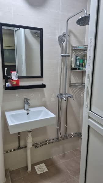 721 Jurong West Avenue 5, 721 Jurong West Avenue 5, Room Rental, 120 sqft, HDB Flat For Rent, by Aloisa Lua (嘉嘉）, 500229966 - Bathroom - PropertyGuru.com.sg
