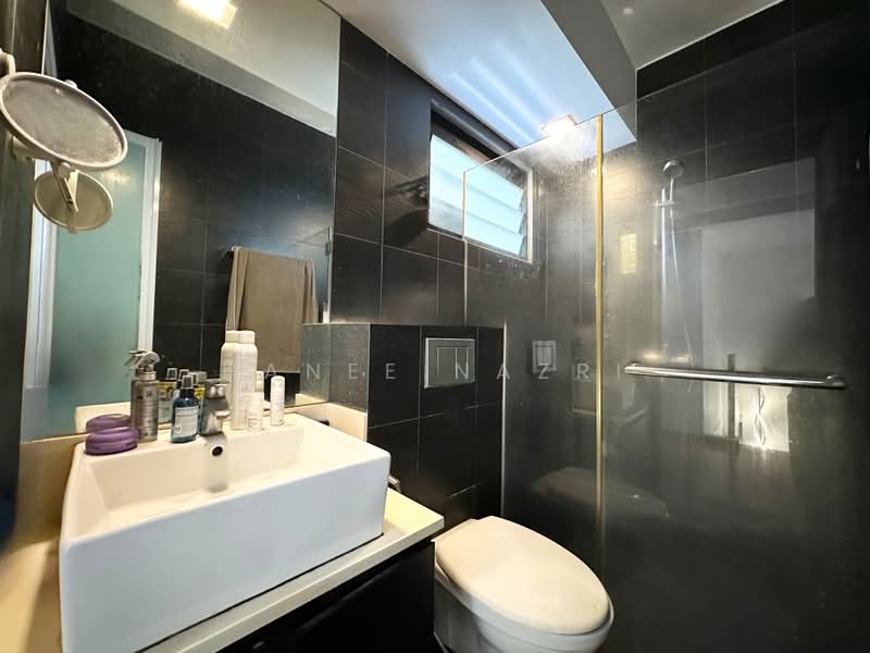 893 Tampines Avenue 8, 893 Tampines Avenue 8, 4 Bedrooms, 1,528 sqft, HDB Flat For Sale, by Hanee Nazri, 500229967 - Bathroom - PropertyGuru.com.sg