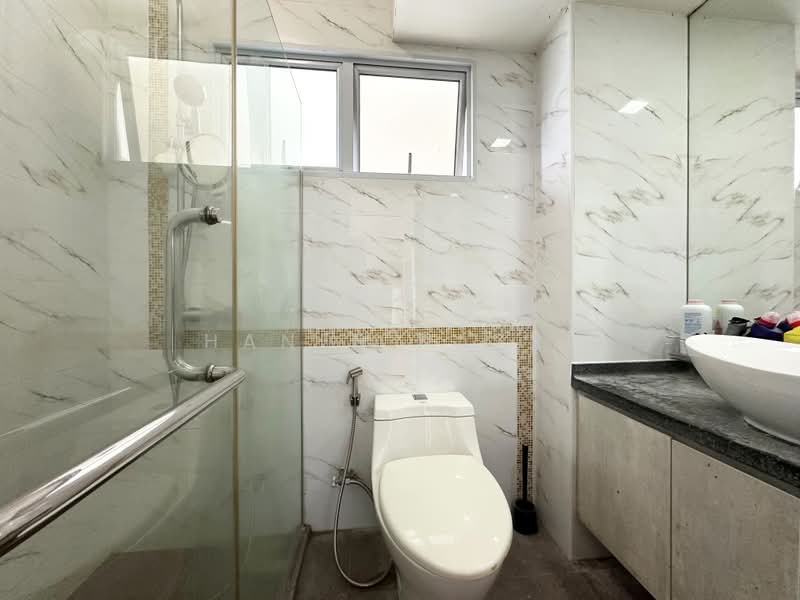 893 Tampines Avenue 8, 893 Tampines Avenue 8, 4 Bedrooms, 1,528 sqft, HDB Flat For Sale, by Hanee Nazri, 500229967 - Bathroom - PropertyGuru.com.sg