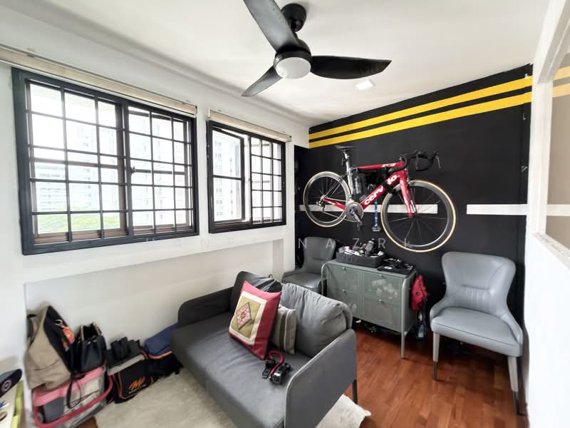 893 Tampines Avenue 8, 893 Tampines Avenue 8, 4 Bedrooms, 1,528 sqft, HDB Flat For Sale, by Hanee Nazri, 500229967 - First floor bedroom - PropertyGuru.com.sg