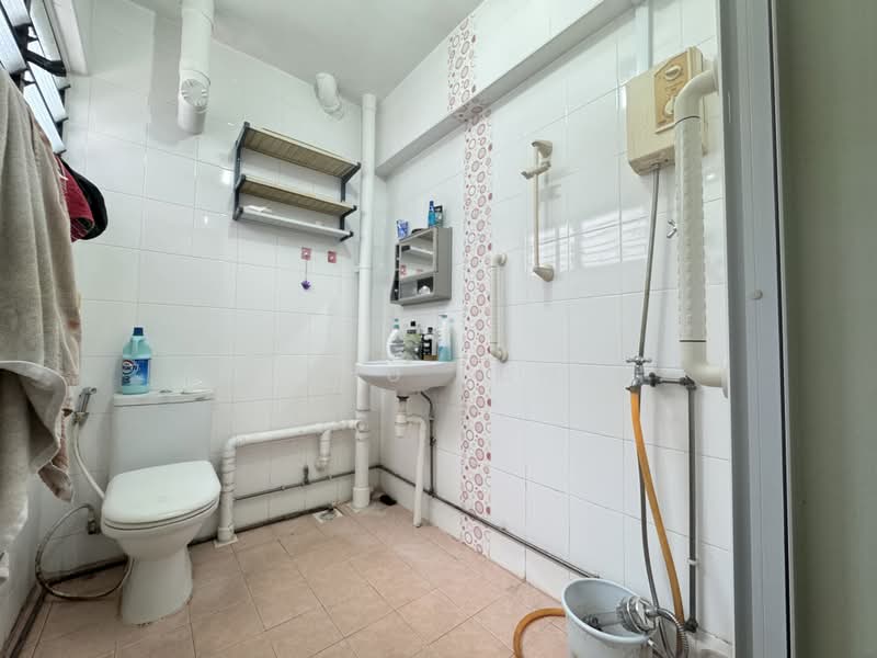 102 Bukit Purmei Road, 102 Bukit Purmei Road, 3 Bedrooms, 786 sqft, HDB Flat For Sale, by Ho Shu Fang ., 500229981 - Bathroom - PropertyGuru.com.sg