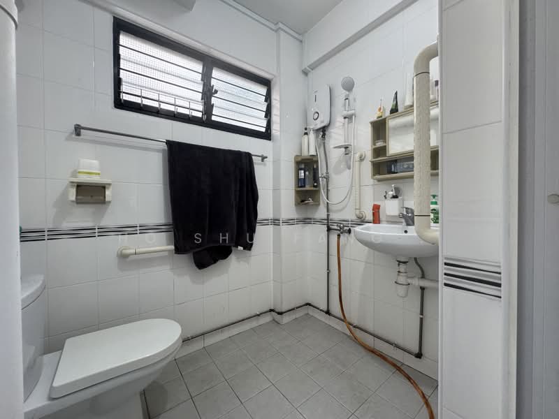 102 Bukit Purmei Road, 102 Bukit Purmei Road, 3 Bedrooms, 786 sqft, HDB Flat For Sale, by Ho Shu Fang ., 500229981 - Bathroom - PropertyGuru.com.sg