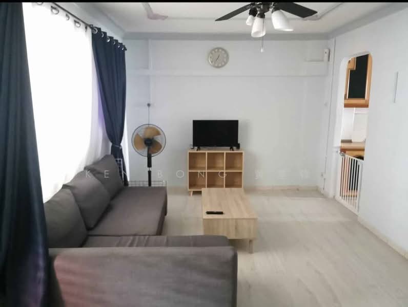 404 Yishun Avenue 6, 404 Yishun Avenue 6, 3 Bedrooms, 904 sqft, HDB Flat For Rent, by Ken Bong 黄慧锋, 500229984 - Living Room - PropertyGuru.com.sg