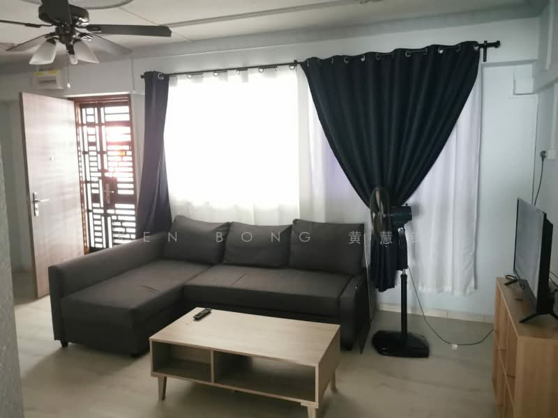 404 Yishun Avenue 6, 404 Yishun Avenue 6, 3 Bedrooms, 904 sqft, HDB Flat For Rent, by Ken Bong 黄慧锋, 500229984 - Living Room - PropertyGuru.com.sg