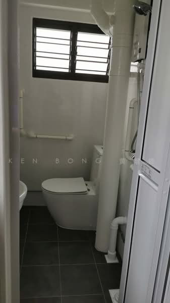404 Yishun Avenue 6, 404 Yishun Avenue 6, 3 Bedrooms, 904 sqft, HDB Flat For Rent, by Ken Bong 黄慧锋, 500229984 - Bathroom - PropertyGuru.com.sg
