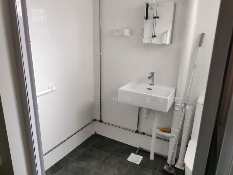 404 Yishun Avenue 6, 404 Yishun Avenue 6, 3 Bedrooms, 904 sqft, HDB Flat For Rent, by Ken Bong 黄慧锋, 500229984 - Bathroom - PropertyGuru.com.sg